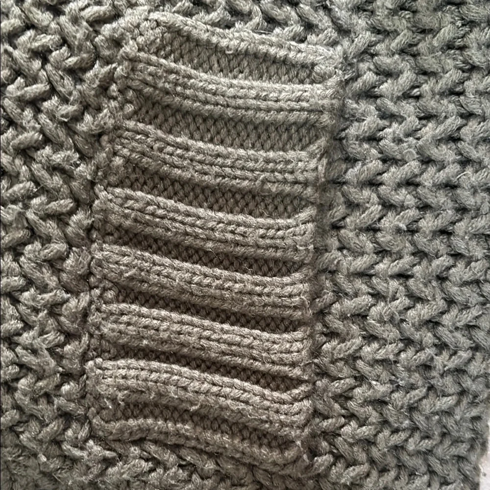 Chunky Knit Olive Green Cardigan Size Medium - Picture 4 of 5